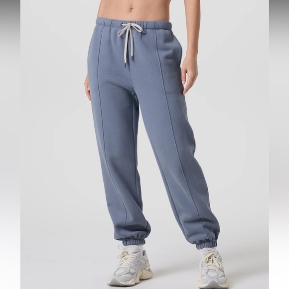 Vuori Restore Sweatpant Large Color: Blue Heron NWT - Picture 3 of 7